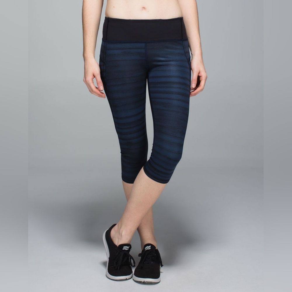 Lululemon Run: Top Speed Crop In Good Vibes Deep Navy Black / Black Size 6
